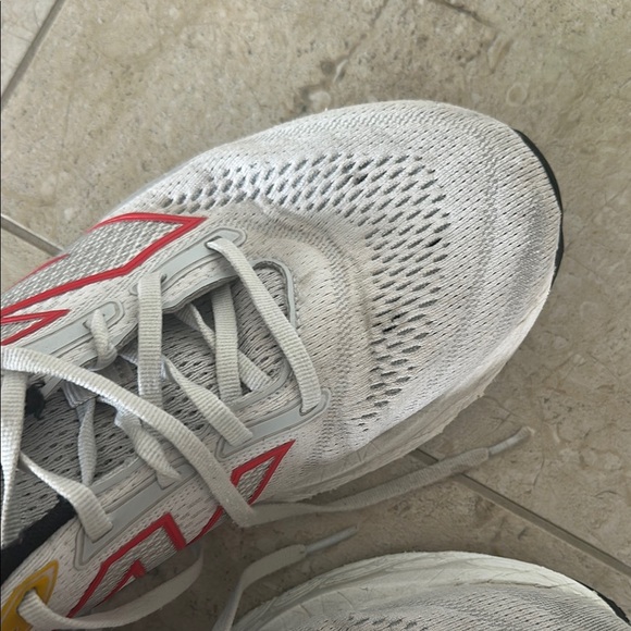 New Balance White and Red Athletic Shoes with Cushioned Midsole - Picture 7 of 9